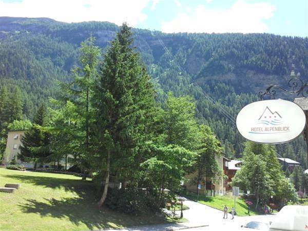 Hotel Alpenblick-Leukerbad-Therme Exterior photo